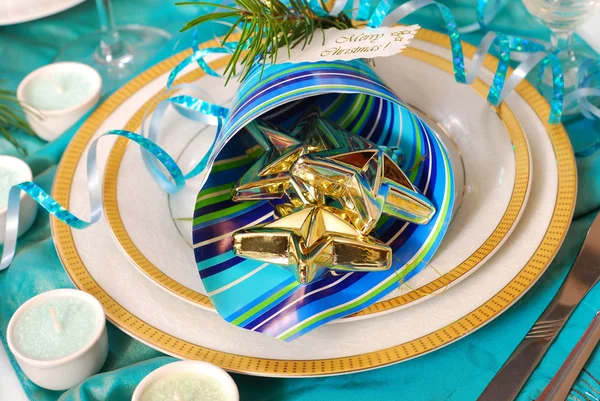 Décoration de table de Noël aux couleurs turquoise — Photo