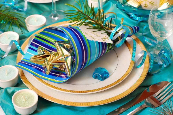 Décoration de table de Noël aux couleurs turquoise — Photo