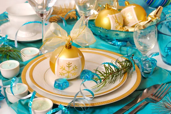 Decorazione della tavola di Natale nei colori turchese — Foto Stock