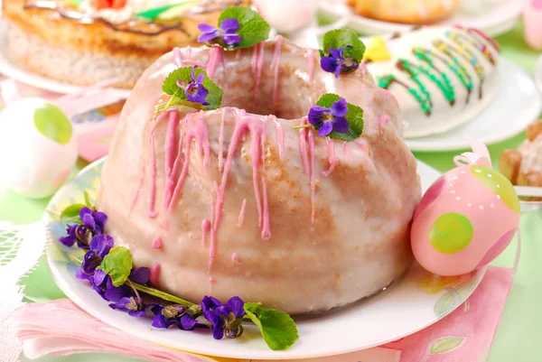 Ring cake with icing for easter — Stock Photo, Image