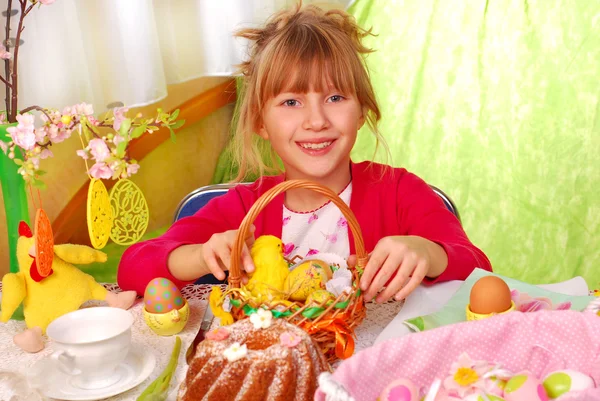 Young girl in easter time — Stock Photo, Image