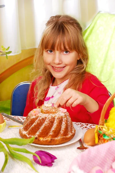 Young girl in easter time — Stock Photo, Image