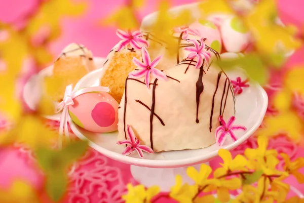 Almond Ring Cake Poured White Dark Chocolate Easter Table Pink — Stock Photo, Image