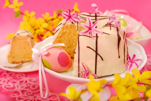 复活节的杏仁圈蛋糕 — 图库照片