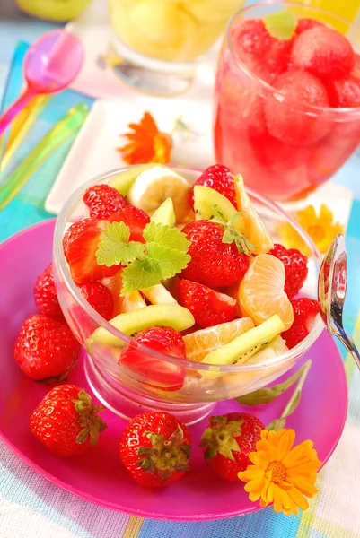 Salada Frutas Coloridas Tigela Para Festa Verão — Fotografia de Stock