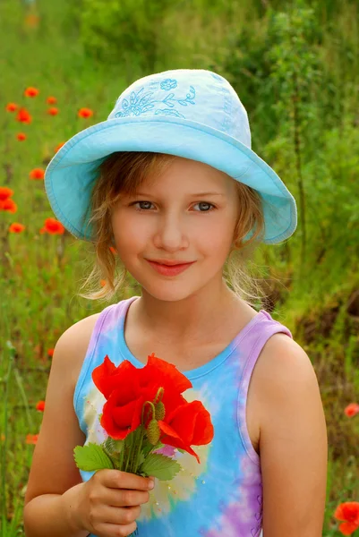 Young Girl Blue Hat Bunch Poppy Flowers — Stock Photo, Image