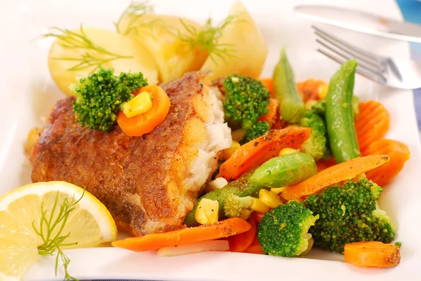 Fried halibut with vegetables for dinner — Stock Photo, Image