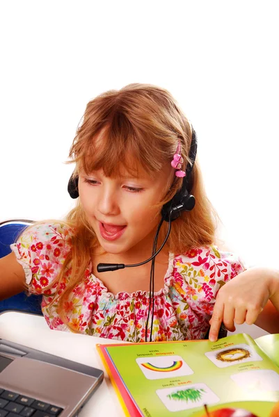 Girl learning with laptop — Stock Photo, Image