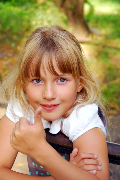 Young girl showing OK sign — Stock Photo, Image