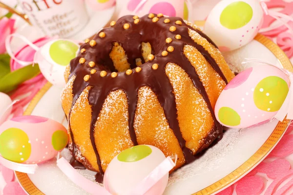 Мраморный Торт Шоколадом Пасхальный Стол — стоковое фото
