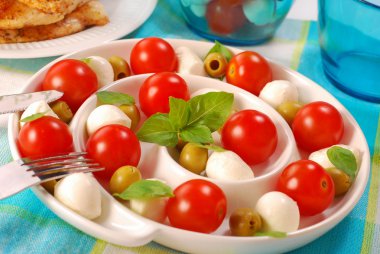 Caprese salatası