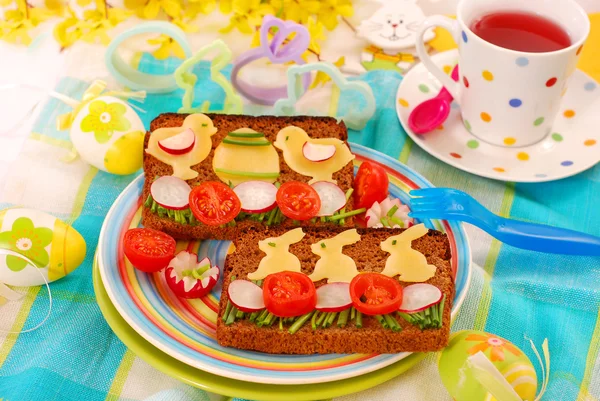 Café da manhã de Páscoa engraçado para criança — Fotografia de Stock