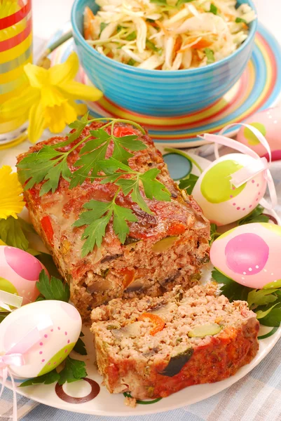Meatloaf with vegetables for easter — Stock Photo, Image