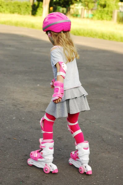Young girl rollerskating — Stock Photo, Image