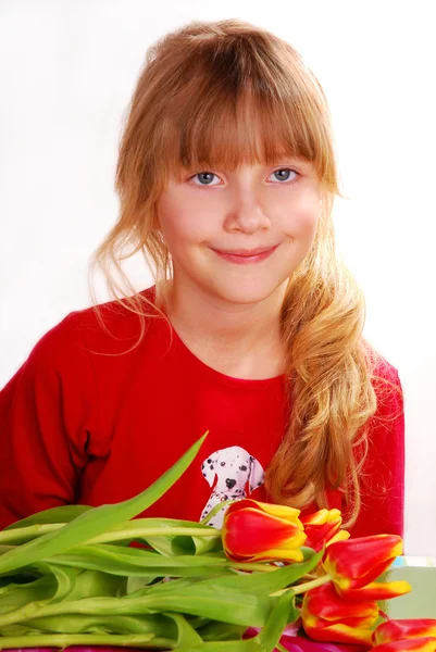 Девушка с букетом тюльпанов — стоковое фото