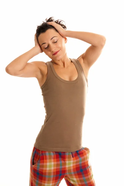 Jovem mulher ser sonolento vestindo pijama isolado no fundo branco — Fotografia de Stock