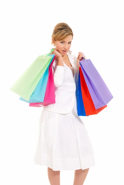Beyaz arka plan üzerinde izole alışveriş torbaları duran genç kızla Stok Fotoğraf