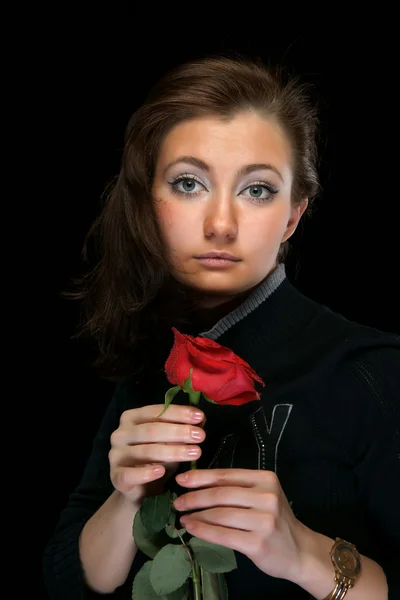 A menina bonita com uma rosa — Fotografia de Stock