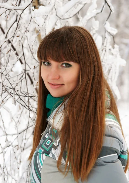 冬の森の少女 — ストック写真