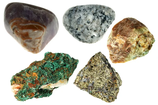 矿物的 halkopirit、 荣辱观、 花岗岩、 孔雀石、 紫水晶 — 图库照片