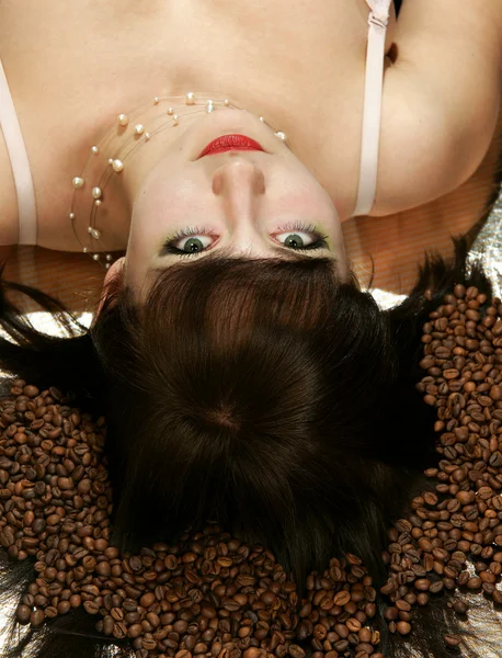 The girl with coffee grains — Stock Photo, Image