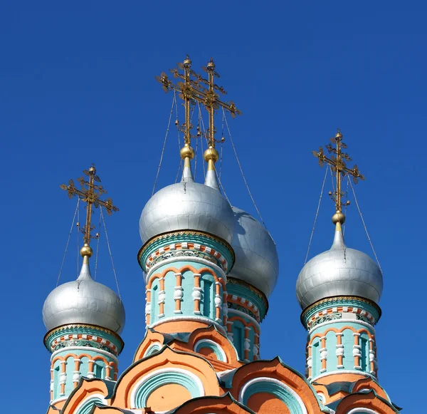 Iglesia-es fotografiado cúpula en Rusia . — Foto de Stock