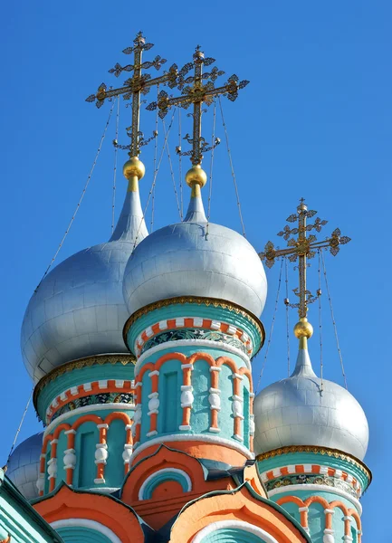 Kostel-je fotografoval kopule v Rusku. — Stock fotografie