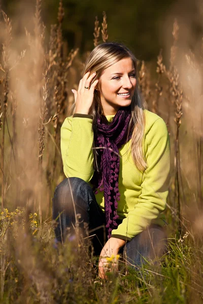 Caucasian young adult blond woman outdoor fall time — Stock Photo, Image