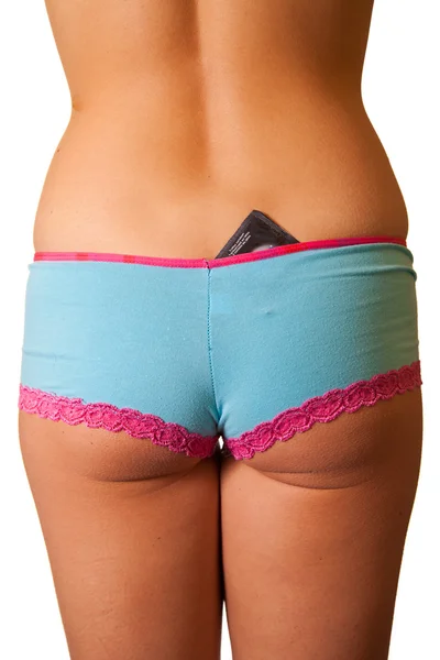 Detail žena kalhotky s kondomem — Stock fotografie