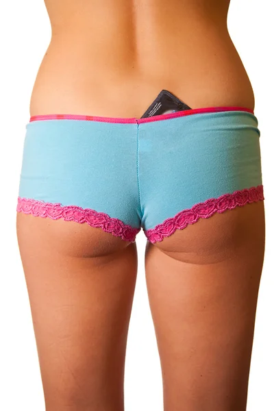 Detail žena kalhotky s kondomem — Stock fotografie