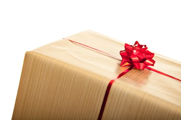 Caixas de presentes de Natal com fitas isoladas em branco — Fotografia de Stock