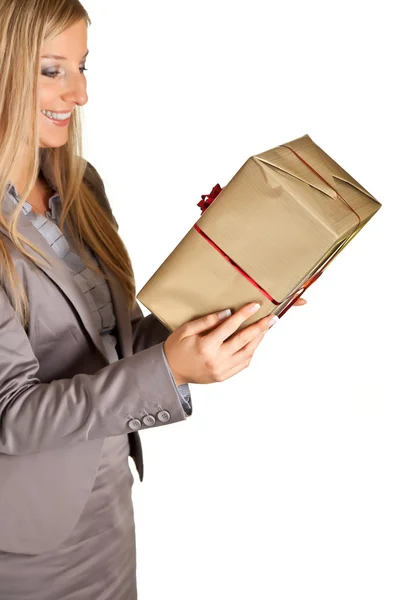 Donna caucasica bionda in abito formale con scatole regalo isolate su bianco — Foto Stock