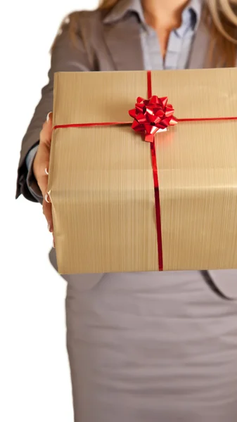 Блондинка біла жінка в офіційній сукні з подарунковими коробками ізольована на білому — стокове фото