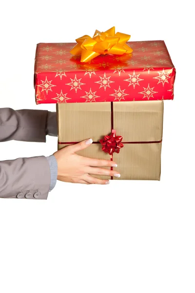 Mujer rubia caucásica en vestido formal con cajas de regalo aisladas en blanco — Foto de Stock