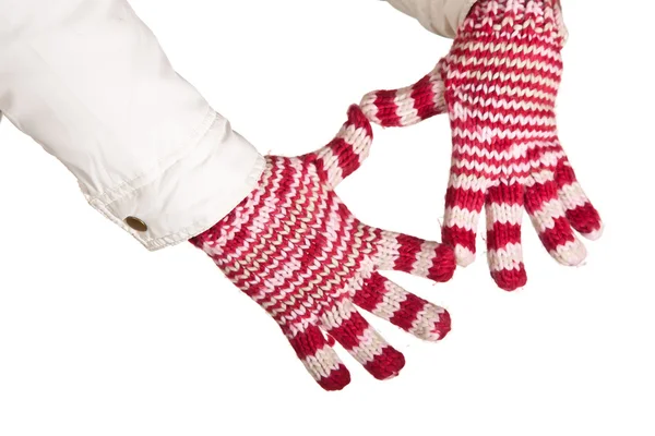 Žena ruku v pestré a teplé rukavice izolovaných na bílém — Stock fotografie
