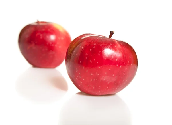 Pommes naturelles juteuses rouges fraîches — Photo