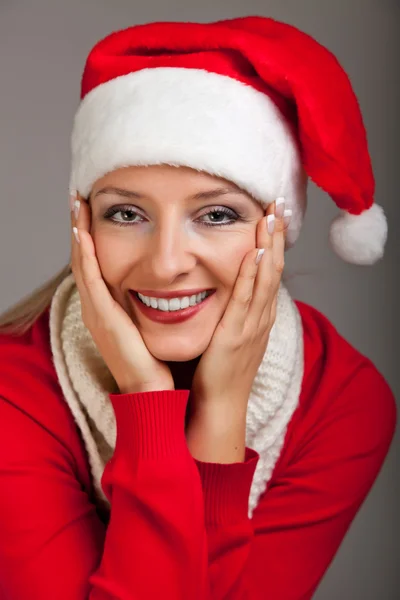 Noel Baba şapkası ile Noel kadında sunar Stok Resim