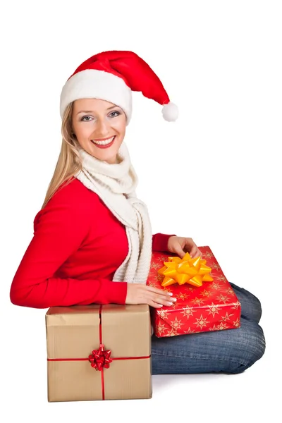 Frau mit Weihnachtsmütze und Weihnachtsgeschenken Stockbild