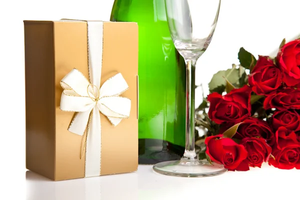Valentýna Růže Šampaňské Víno Izolovaných Bílém — Stock fotografie