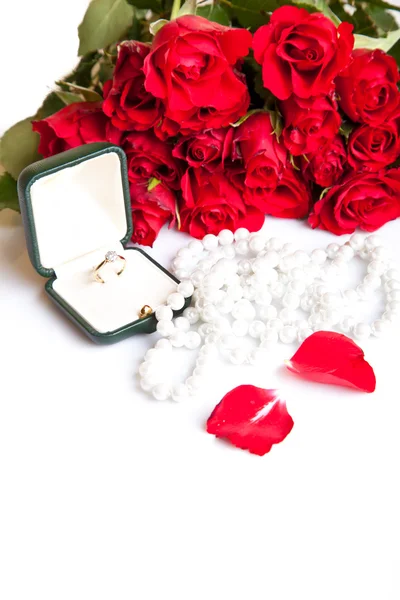 Valentine's day roses engagement ring — Stock Photo, Image