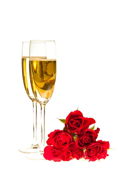Τριαντάφυλλα του Αγίου Βαλεντίνου και σαμπάνια κρασί απομονωθεί σε λευκό — Φωτογραφία Αρχείου