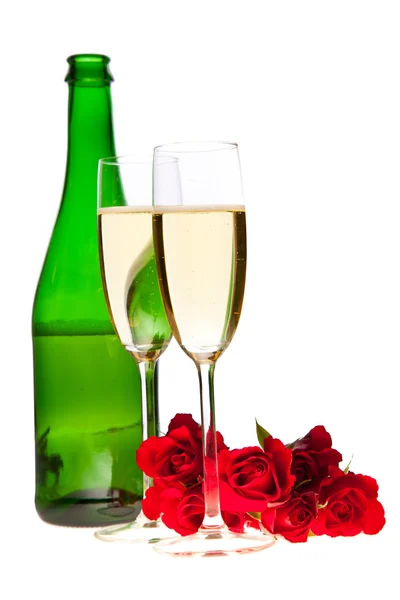 情人节的玫瑰花和香槟葡萄酒上白色孤立 — 图库照片