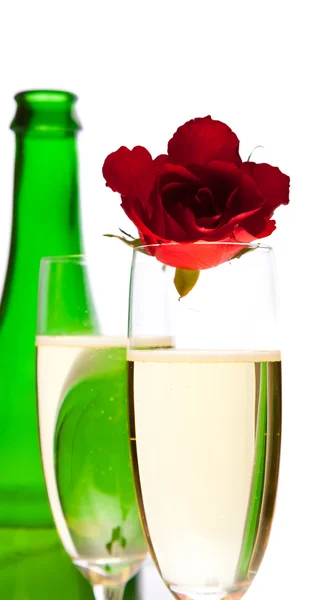 Alla Hjärtans Dag Rosor Och Champagne Vin Isolerad Vit — Stockfoto