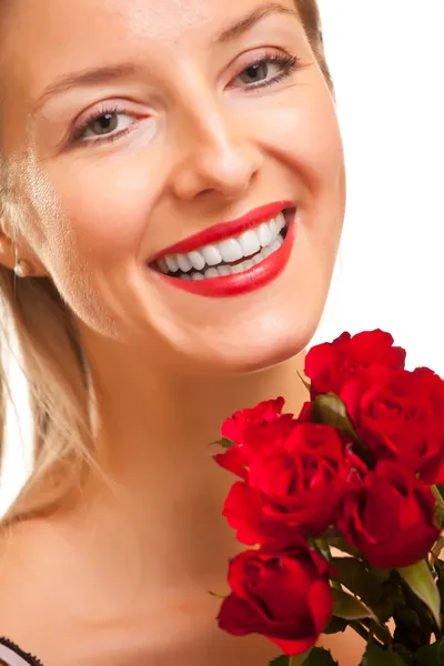 Bella Donna Caucasica Con Rose Rosse Sfondo Bianco Isolato — Foto Stock