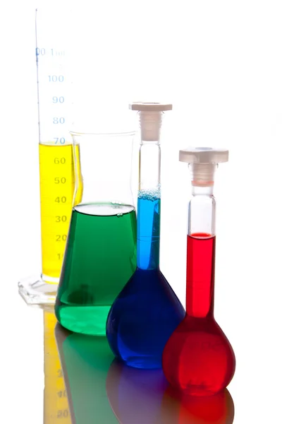 Labolatory Glas Med Färgglada Vätskor Isolerad Vit — Stockfoto