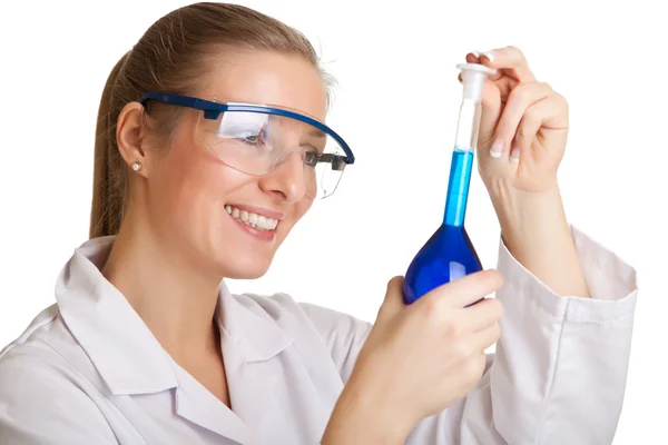 Mujer Científica Aislada Bata Laboratorio Con Cristalería Química — Foto de Stock