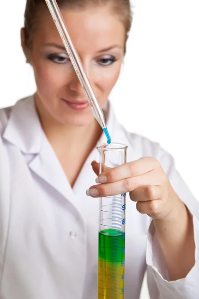 Laboratuvar Önlüğü Kimya Cam Ürünleri Ile Izole Bilim Kadını — Stok fotoğraf