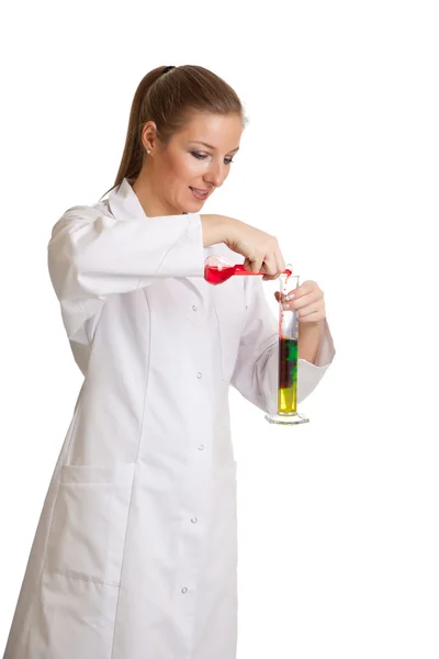 Isolierte Wissenschaftlerin Laborkittel Mit Chemiegläsern — Stockfoto