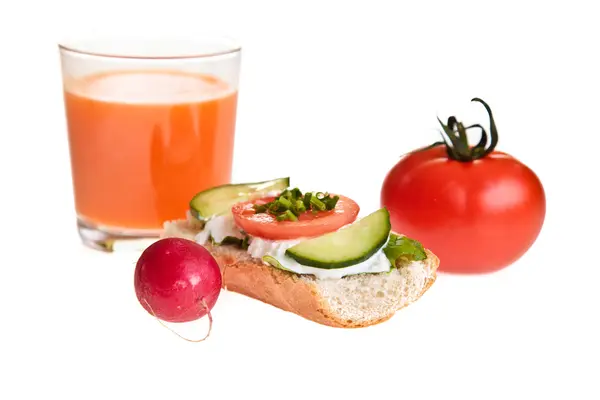 Сэндвичи с овощами и сыром — стоковое фото