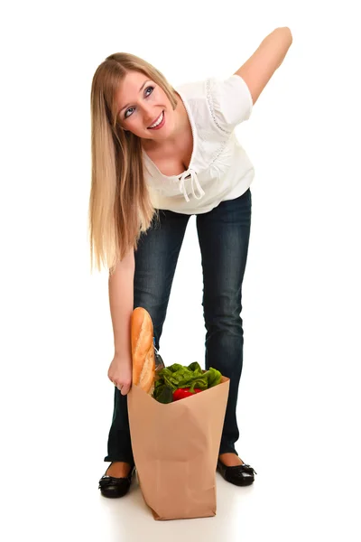 Жінка, що несе мішок з продуктами, ізольовані на білому — стокове фото